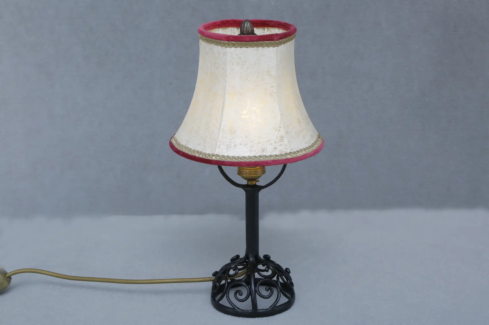 Table lamp with a shade made of beef bladder 75 - Image 2