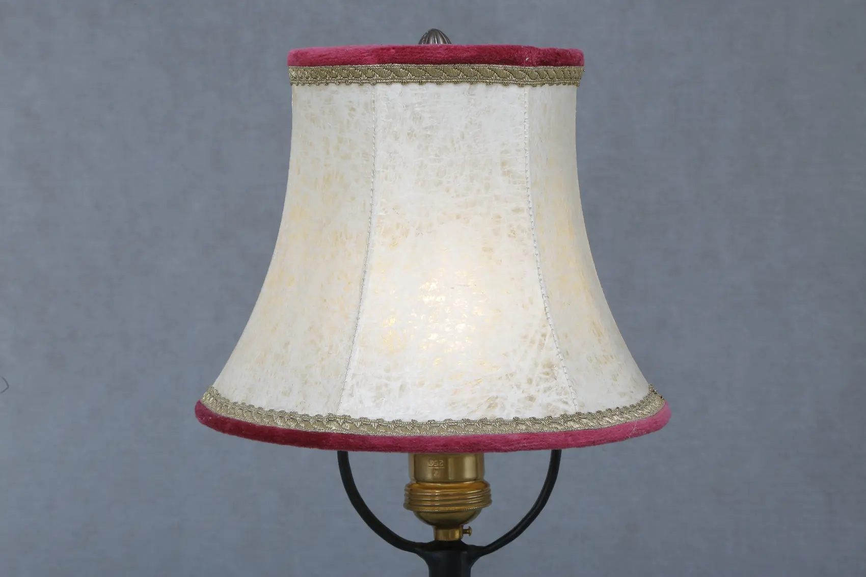 Table lamp with a shade made of beef bladder 75 - Image 4